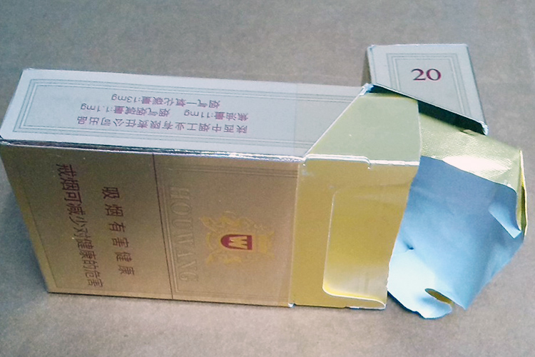 сигаретна коробка з алюмінієвої фольги